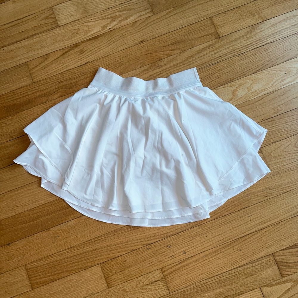 NWOT Size 4 Lululemon Court Rival High Rise Skirt *Tall
White